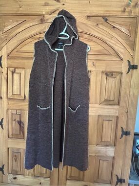 PAPILLON Long Acrylic Hoodie Vest